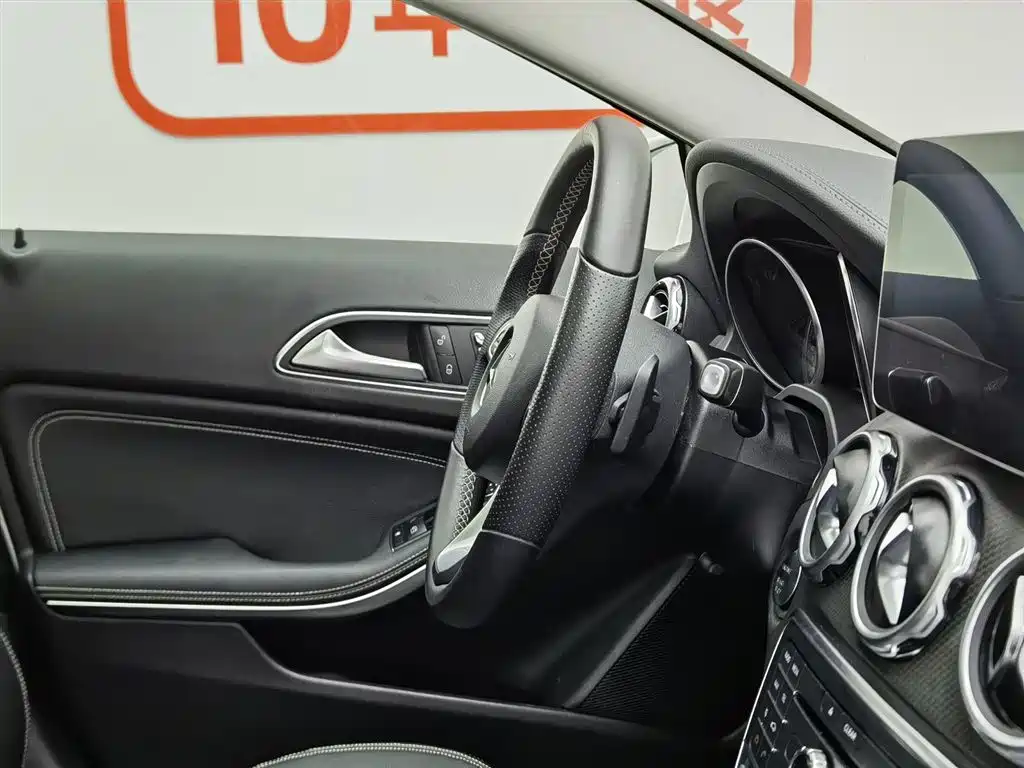Mercedes-Benz GLA 2017 GLA 220 4MATIC Fashion фото 22