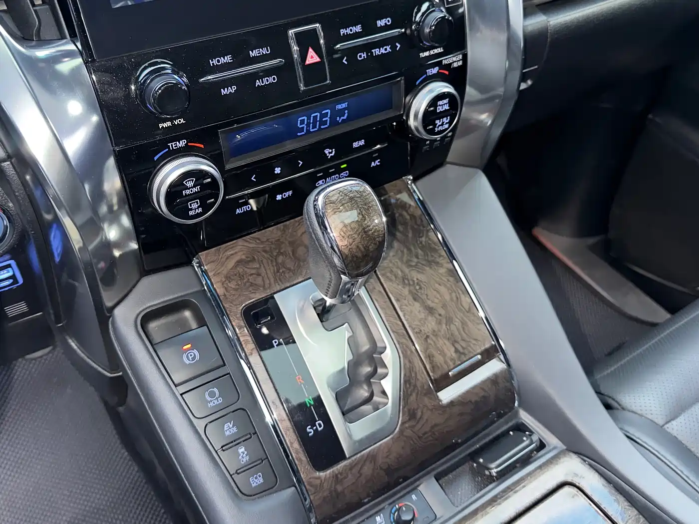 Toyota Alphard 2021 Hybrid 2.5L Premium фото 12