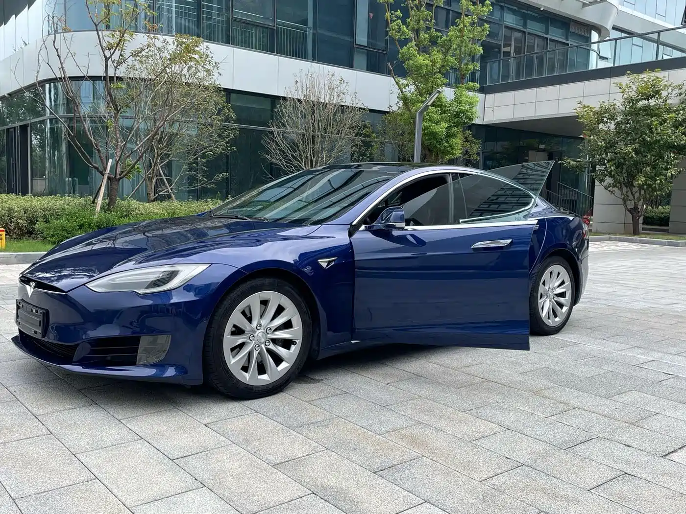 TESLA MODEL S