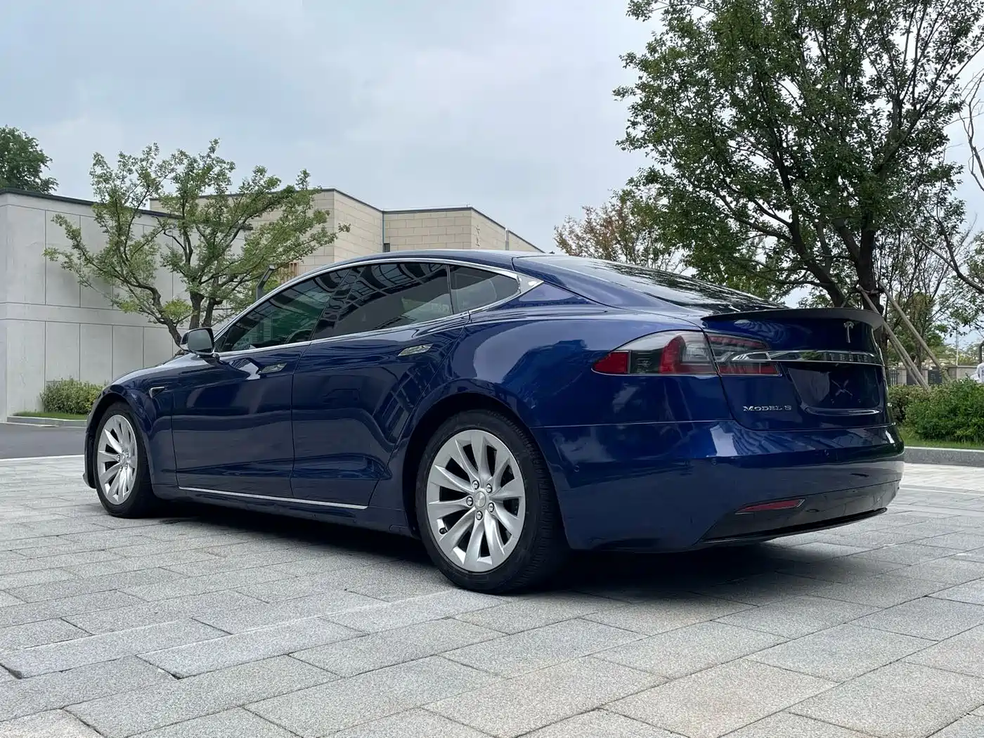 TESLA MODEL S