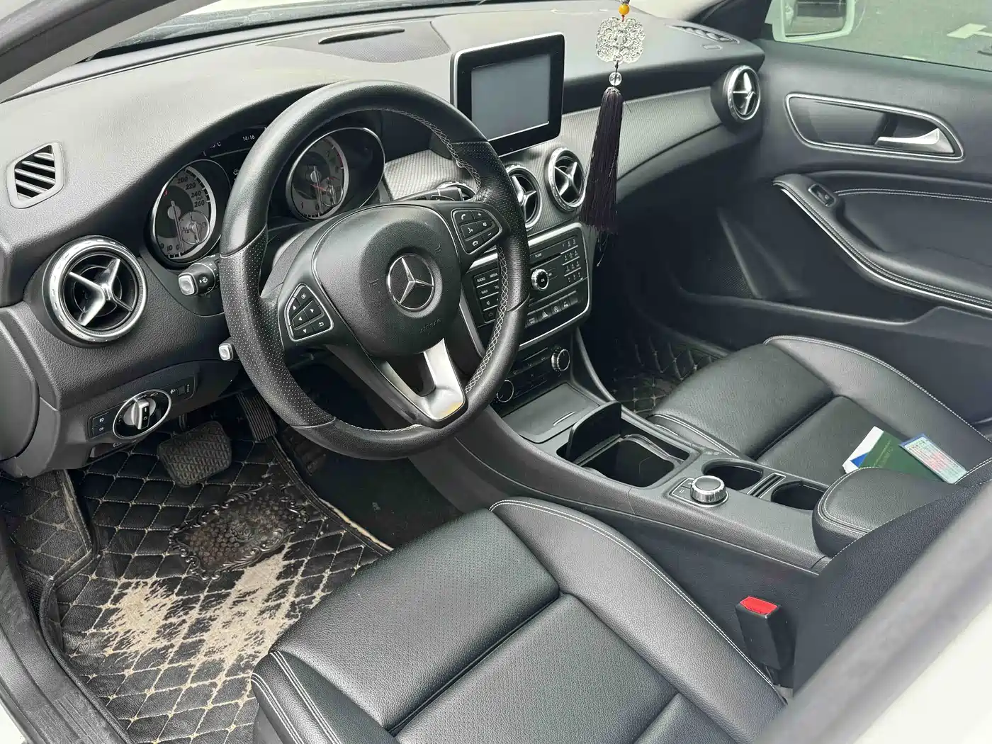 Mercedes-Benz GLA 2017 GLA 200 Dynamic фото 4