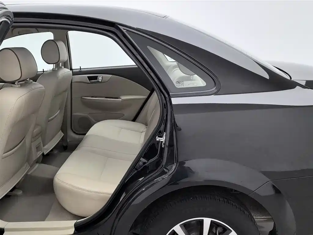 Buick Excelle 2015 1.5L Automatic Classic фото 15