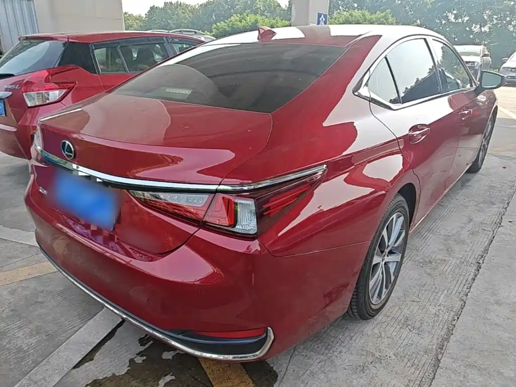 Фото 6 - Lexus ES