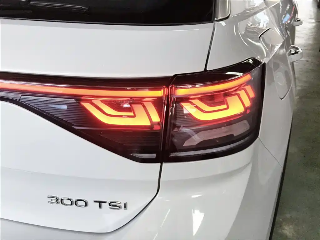 Volkswagen T-ROC 2025 Facelift 300TSI DSG 2WD Dawn Edition фото 24