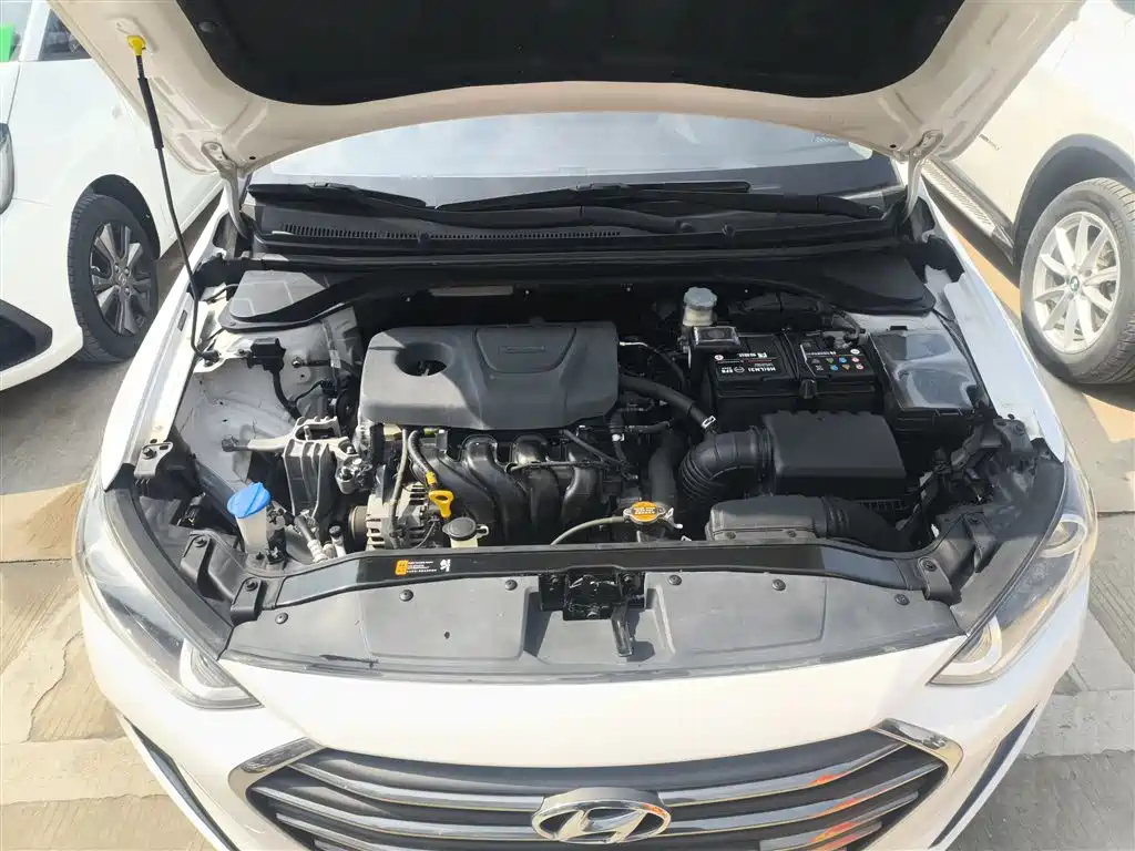 Hyundai Elantra 2016 Model 1.6L Automatic Smart Elite фото 15