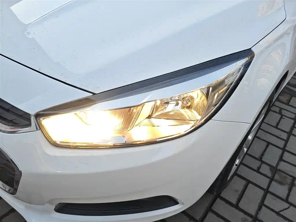 Chevrolet Cruze 2016 1.5L Automatic Fashion Sunroof Edition фото 24