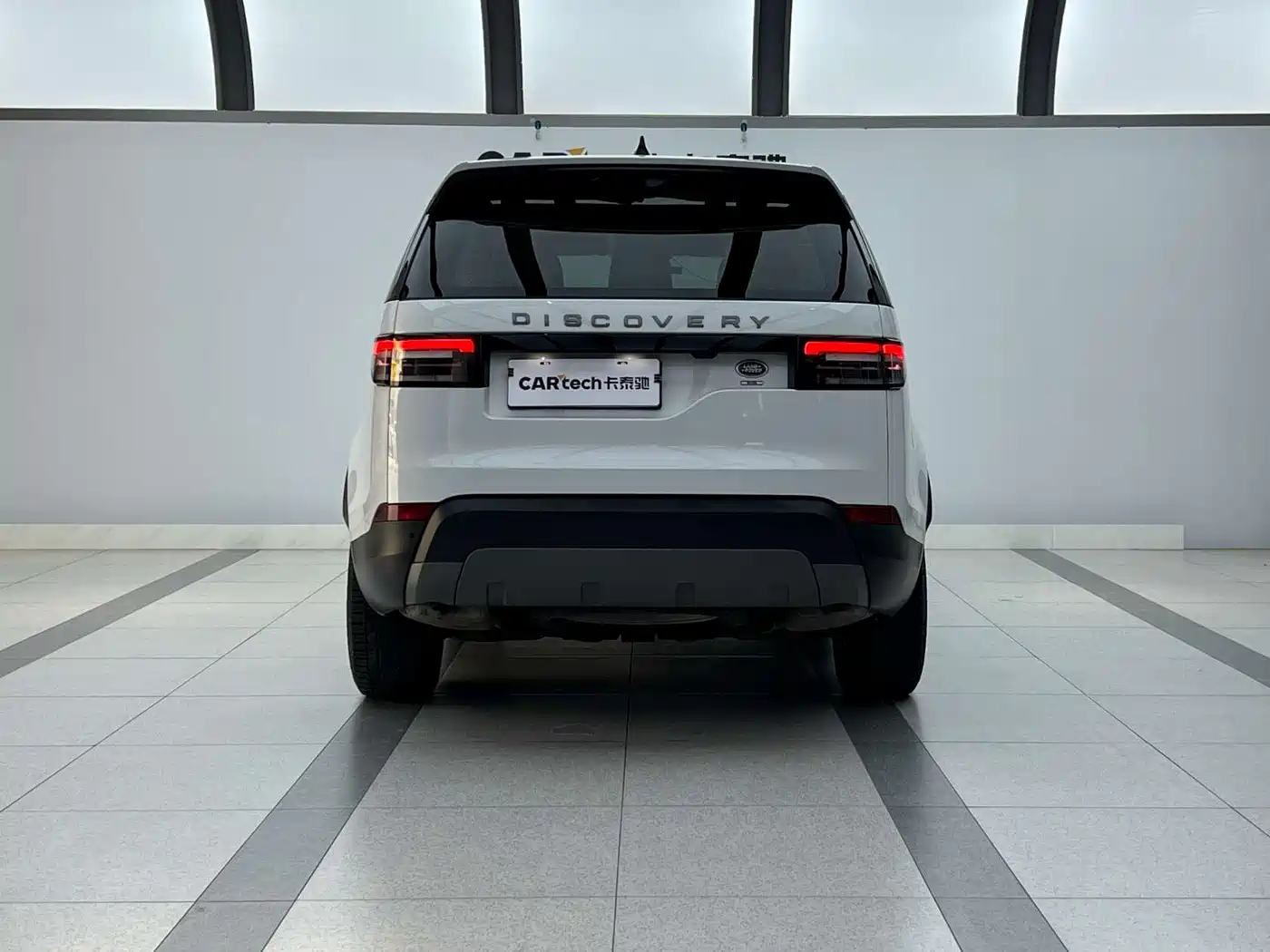 Land Rover Discovery 2019 3.0 SC V6 SE фото 3