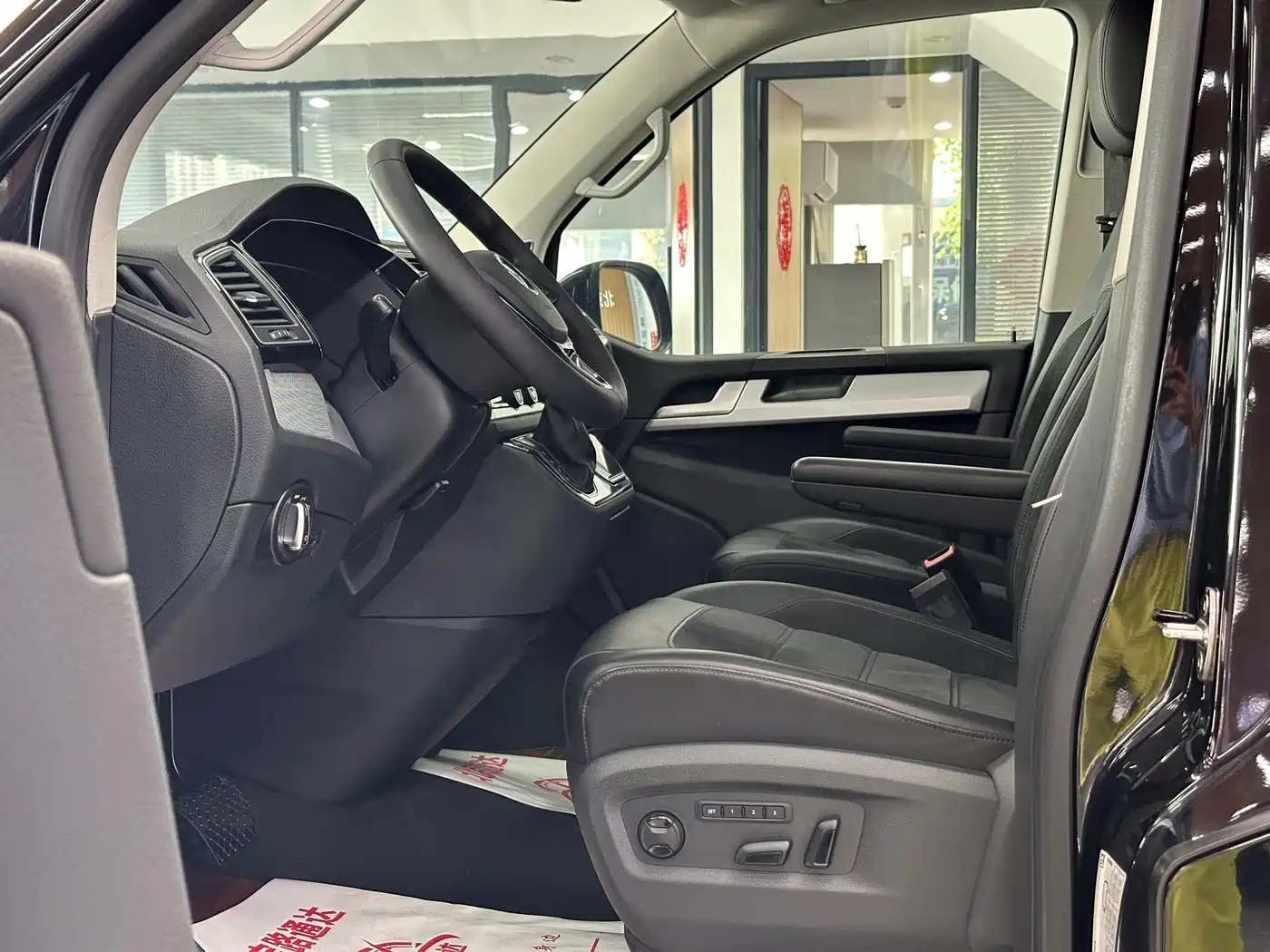 Volkswagen Multivan 2017 2.0TSI AWD Premium Edition 7-Seater фото 7