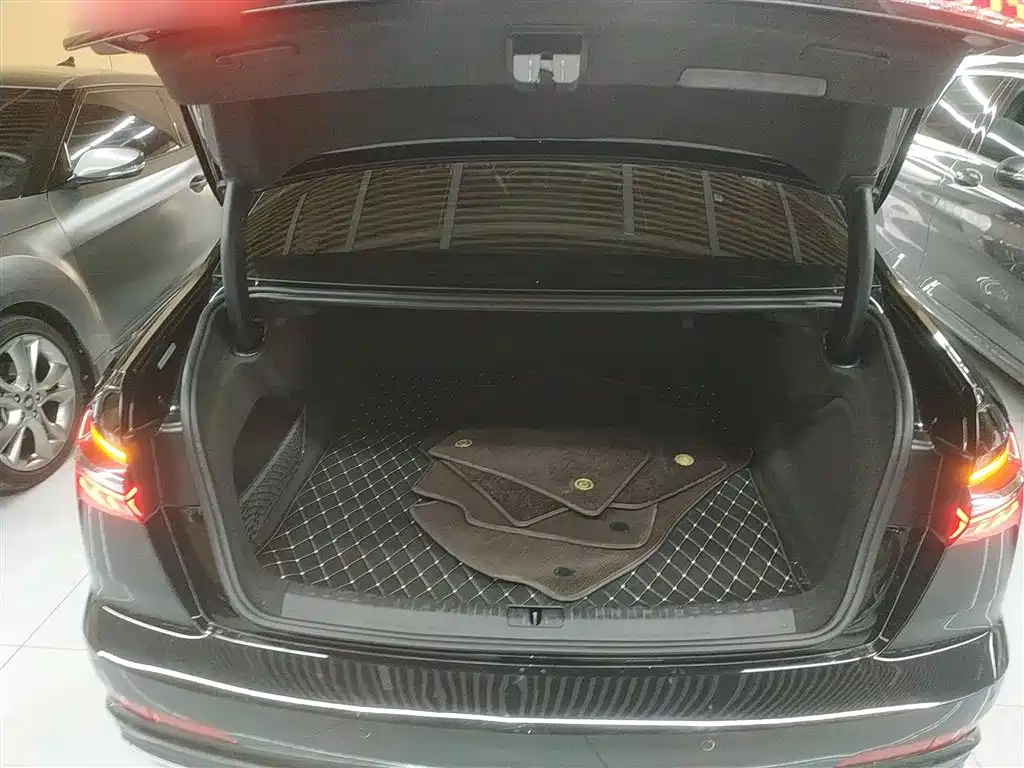 Audi A6L 2019 40 TFSI Luxury Dynamic фото 12