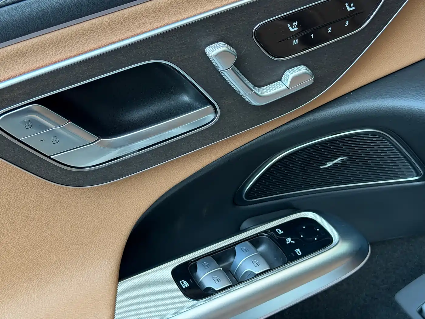 Mercedes-Benz E-Class 2024 E 300 L Fashion фото 12