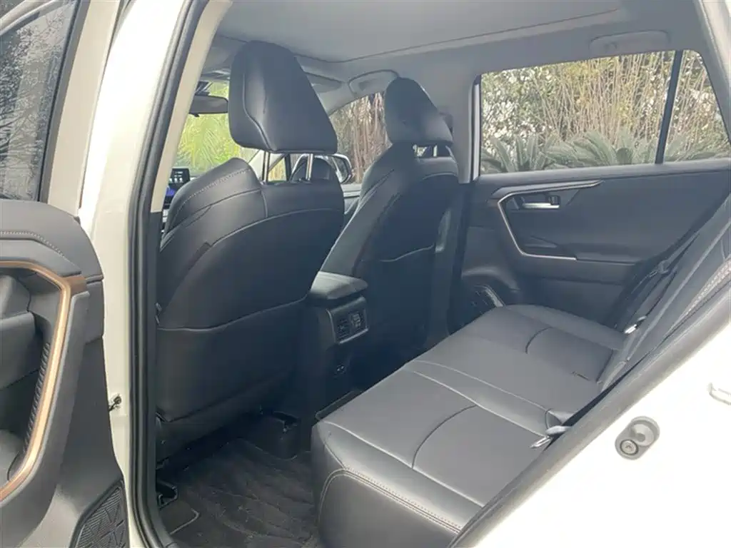 Toyota Wildlander 2024 2.0L CVT 2WD Luxury PLUS Edition фото 15