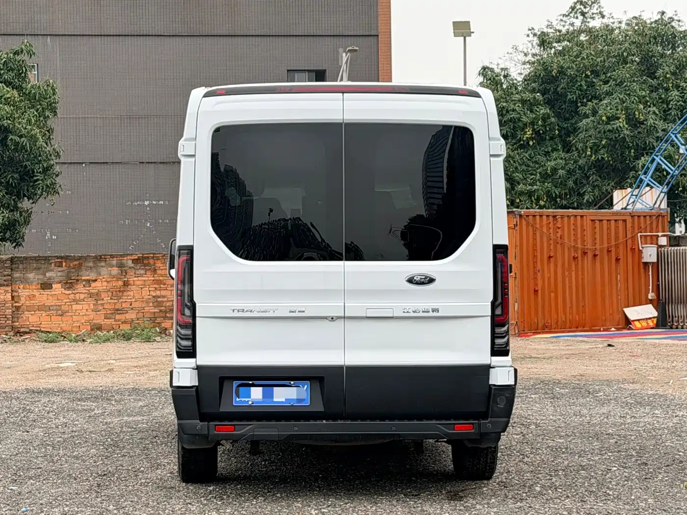 Ford Transit T8 2024 T8 2.3T Diesel Automatic Medium Wheelbase Medium Roof 9-Seat Business Travel Version (2/2/2/3 seating) фото 5