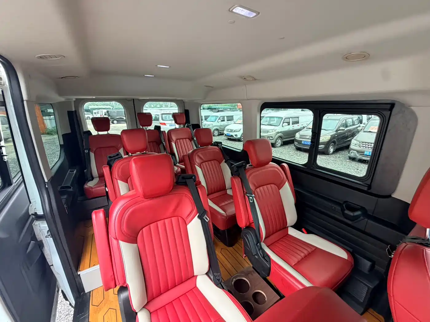 Ford Transit T8 2024 T8 2.3T Diesel Automatic Medium Wheelbase Medium Roof 9-Seat Business Travel Version (2/2/2/3 seating) фото 13