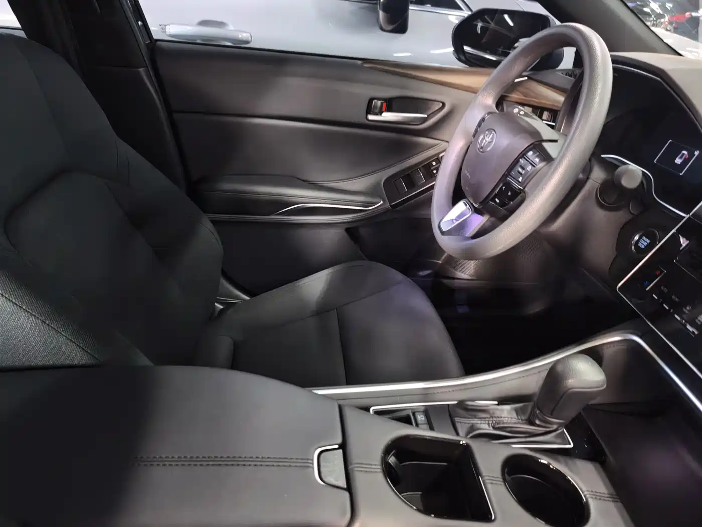 Toyota Avalon 2024 2.0L Luxury Edition фото 3