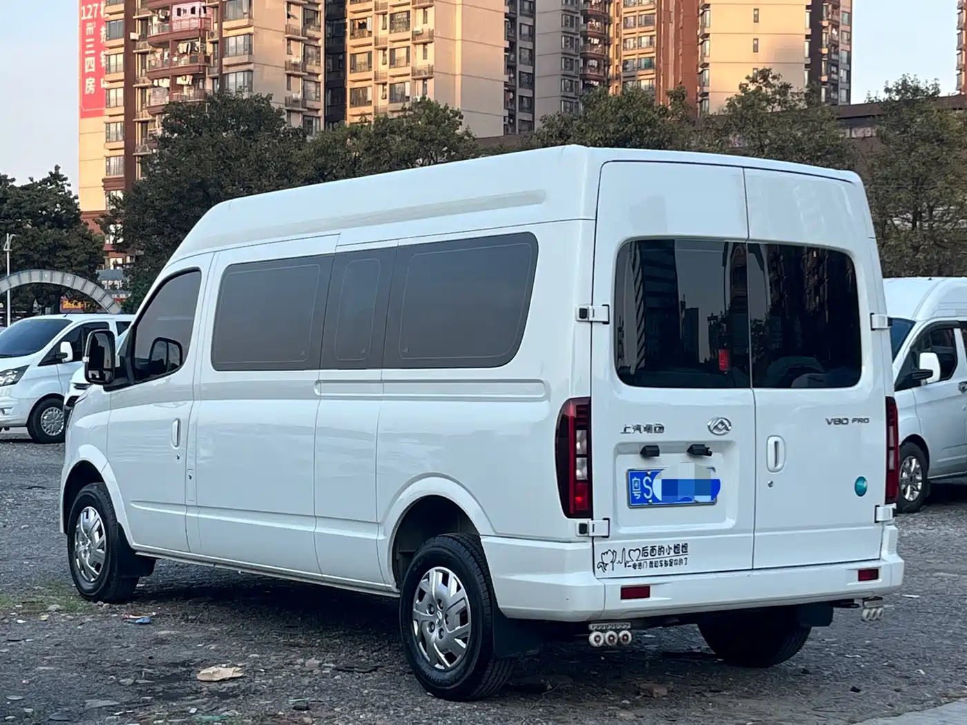 SAIC Maxus Xintu V80 2024 Model PRO Business 6MT Long Wheelbase Medium Roof 147Ps 9-seater Three-row Non-commercial фото 6