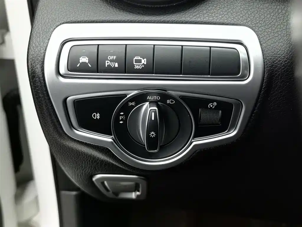 Mercedes-Benz GLC 2018 Facelift GLC 260 4MATIC Luxury фото 21