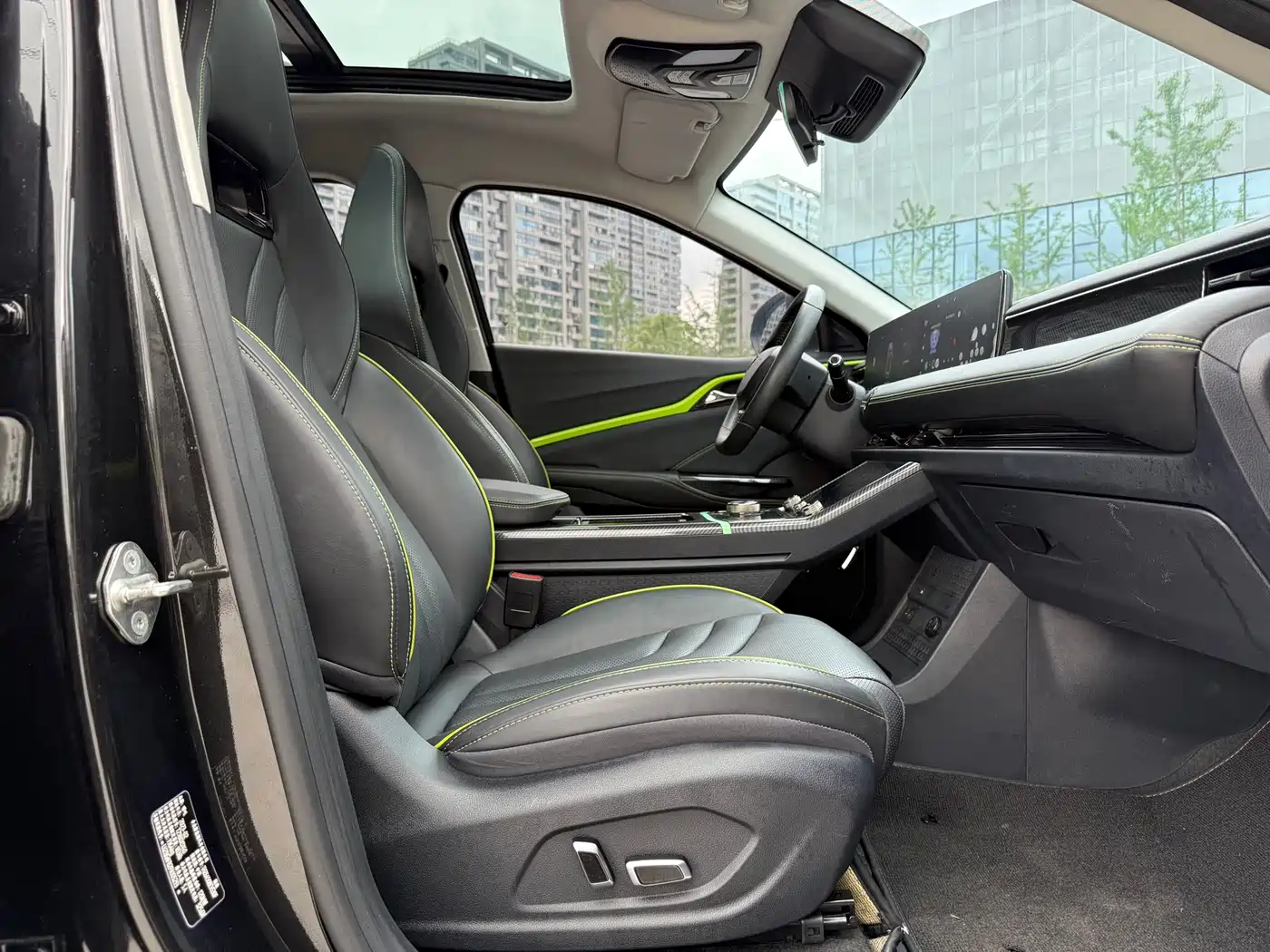 NEZHA AUTOMOBILE NEZHA U