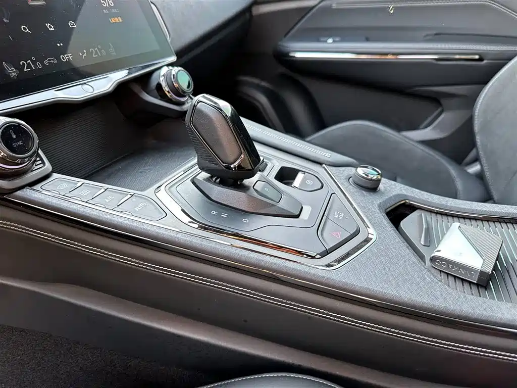 Lynk & Co 01 EM-P 2021 1.5TD PHEV Halo фото 14