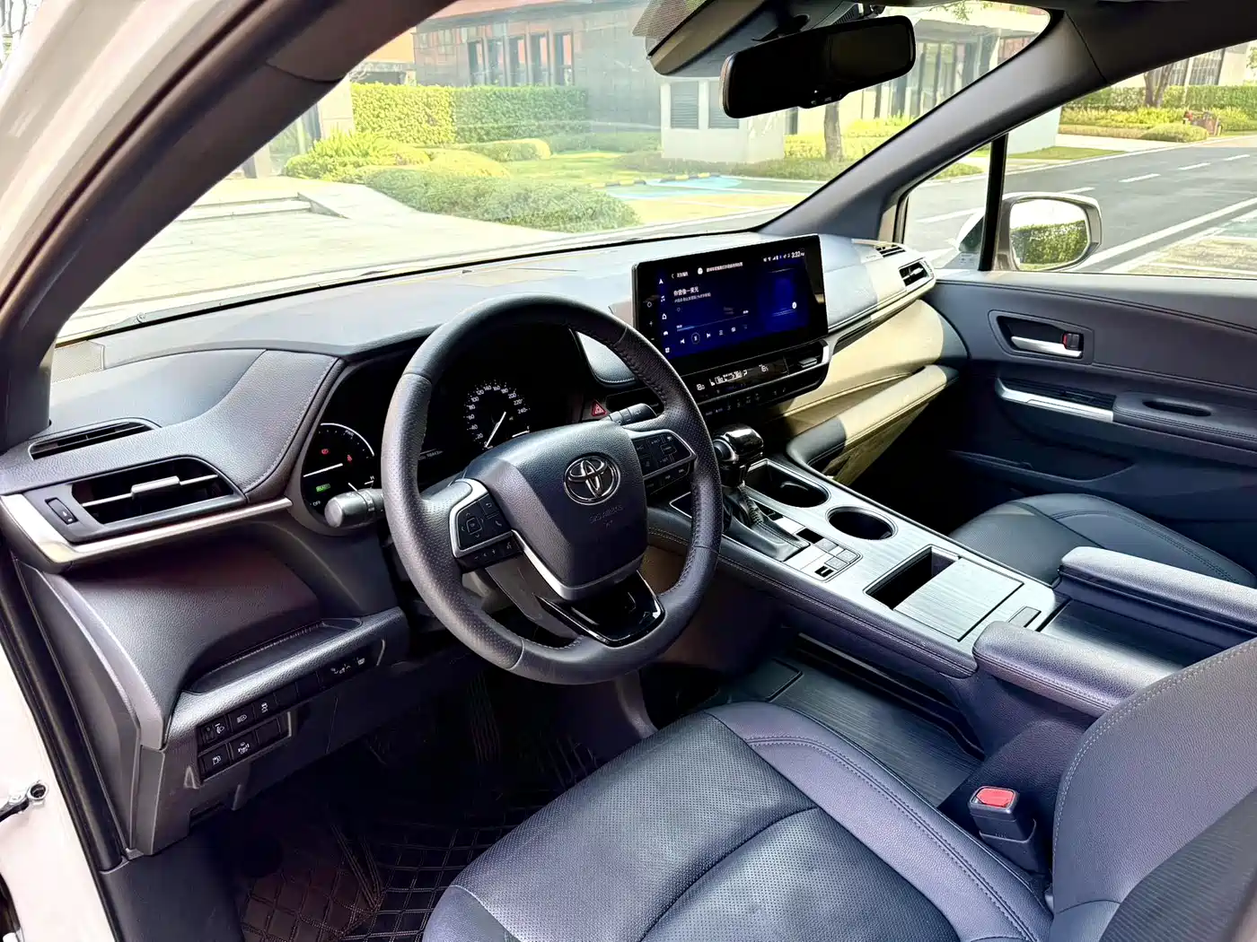 Toyota Sienna 2021 2.5L Hybrid Premium Edition фото 10