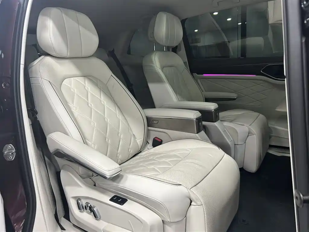 Volkswagen Viloran 2022 380TSI Premium Edition фото 18
