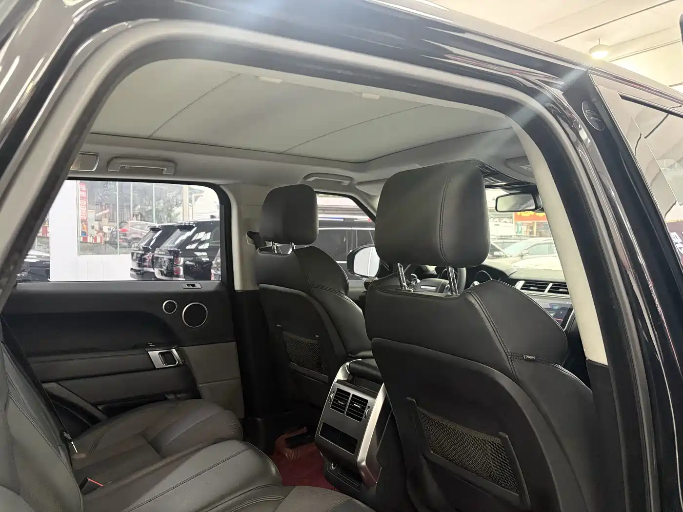 Land Rover Range Rover Sport 2017 3.0 SC V6 SE фото 26