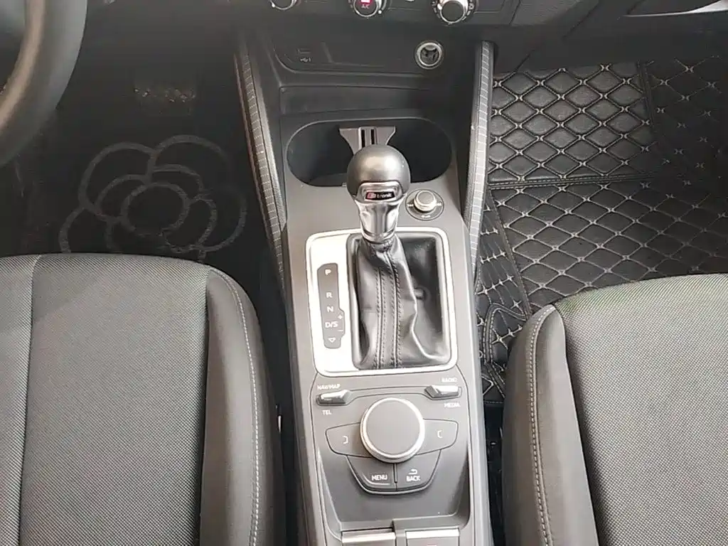 Фото 14 - Audi Q2L