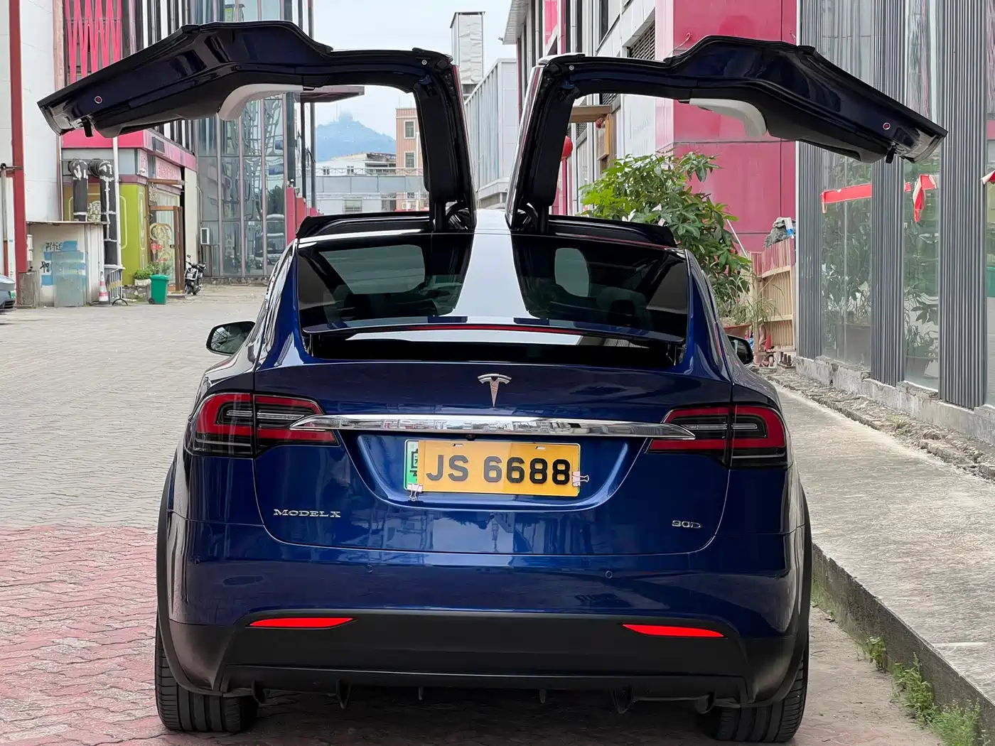 TESLA MODEL X