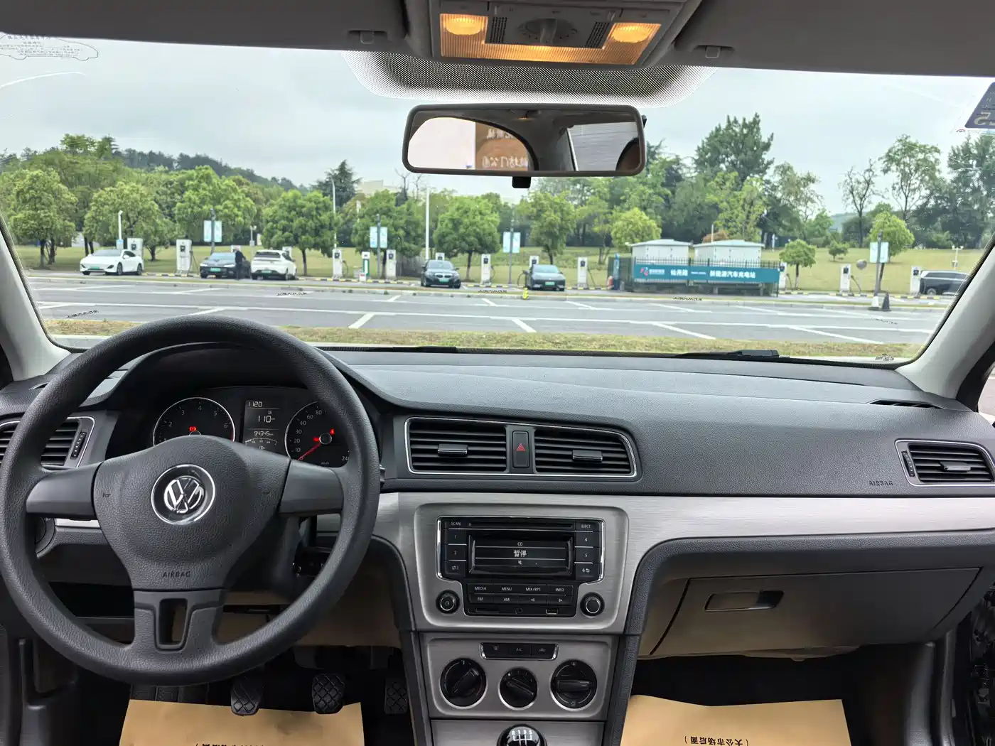 Volkswagen Lavida 2013 1.6L Manual Comfort Edition фото 9