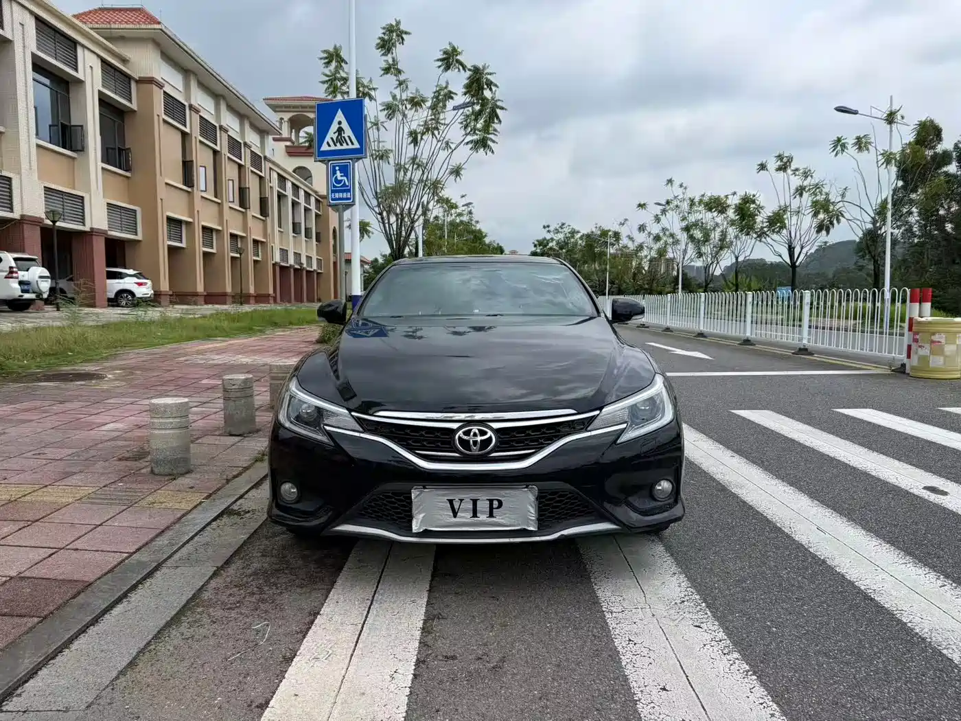 Фото 2 - Toyota Reiz