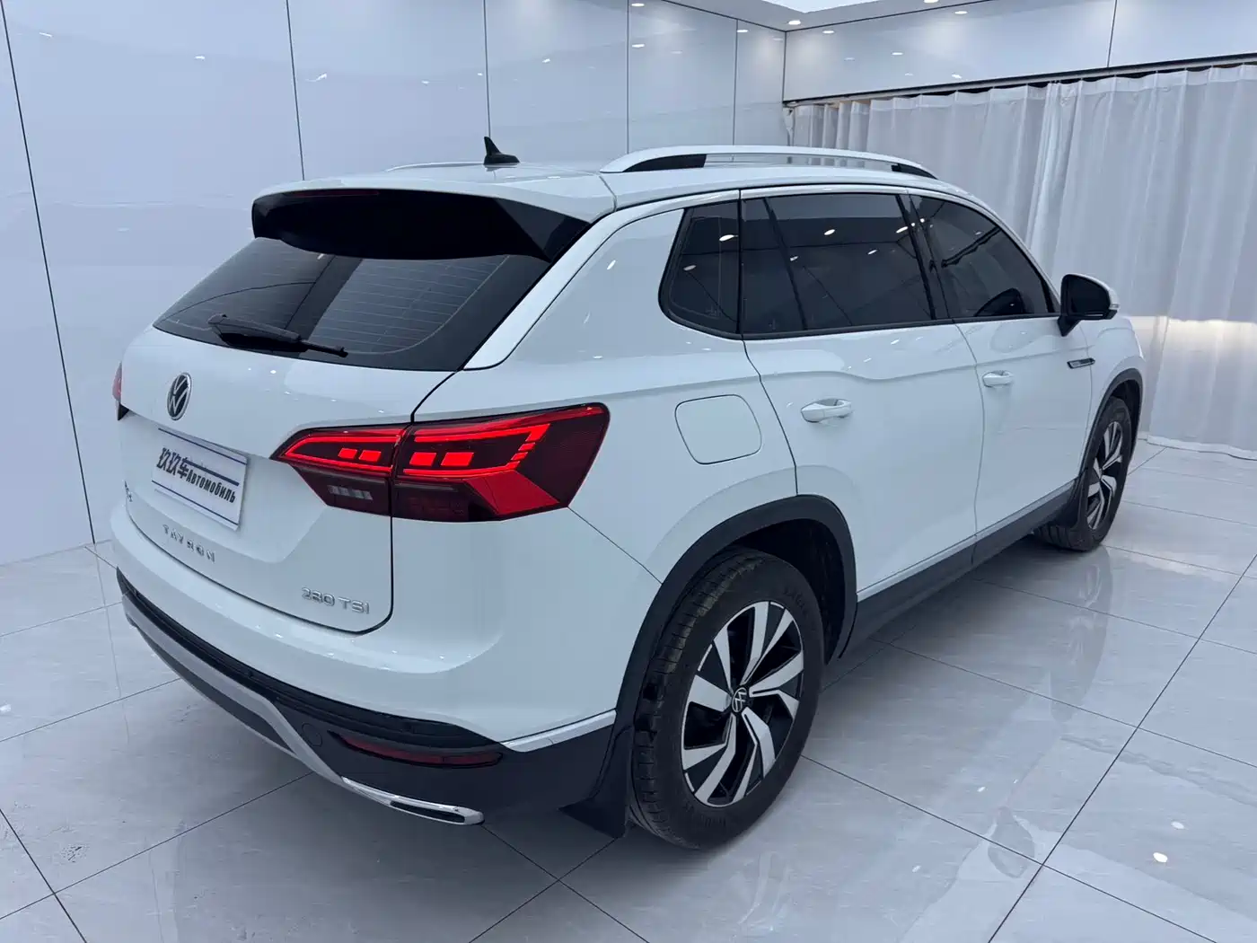 Volkswagen Tayron 2022 280TSI 2WD Luxury Smart Connect Edition фото 3