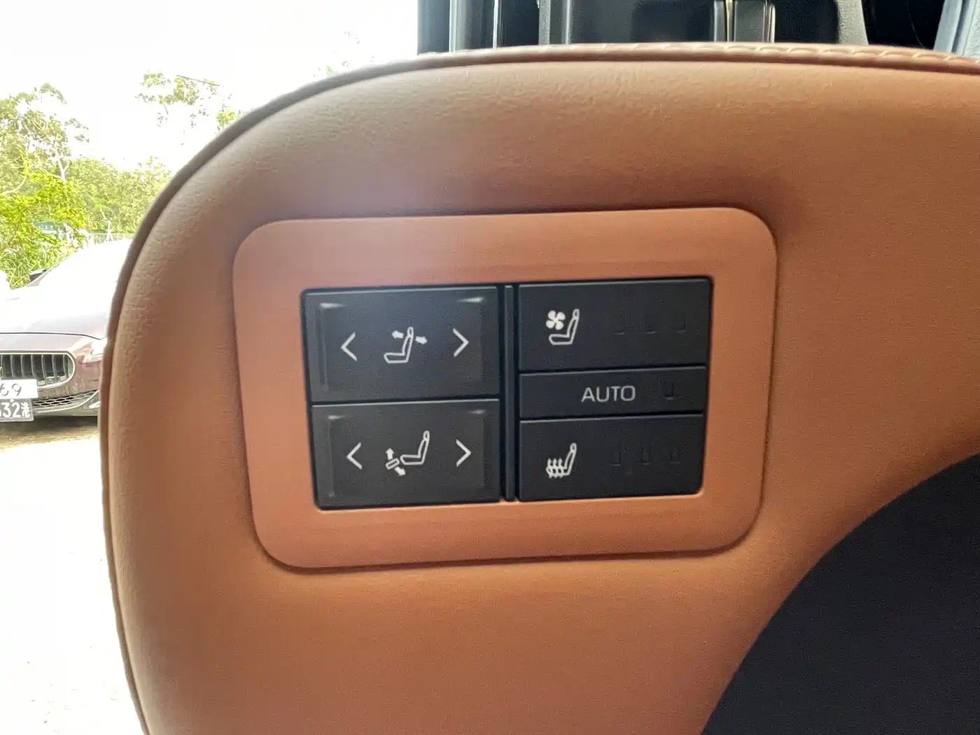 Toyota Vellfire 2025 Crown Hybrid 2.5L Ink Gold Executive Edition фото 10