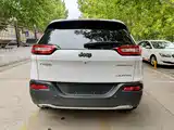 Photo 5 - Jeep Cherokee