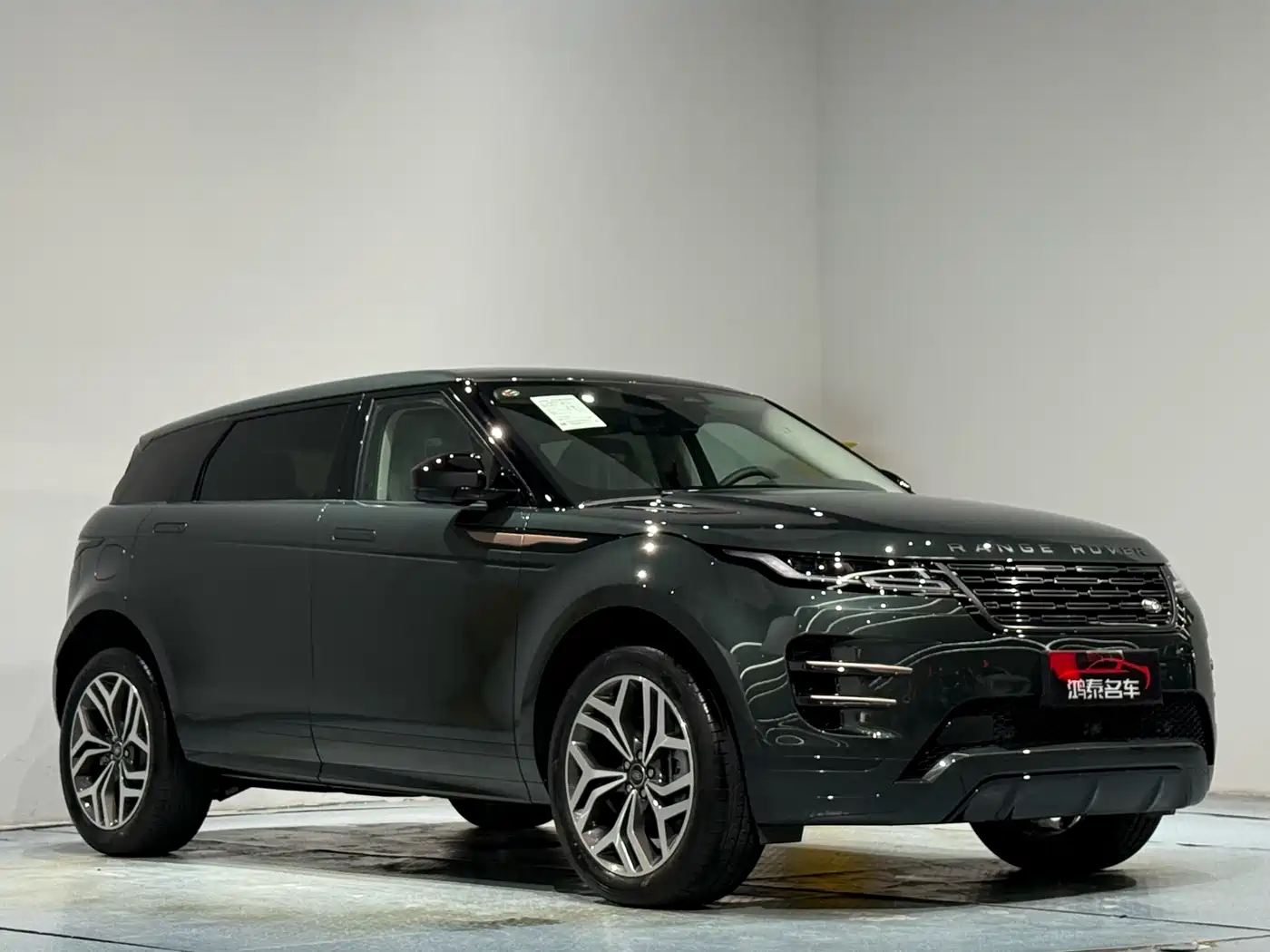 Land Rover Range Rover Evoque 2026 Range Rover Evoque L SE фото 4