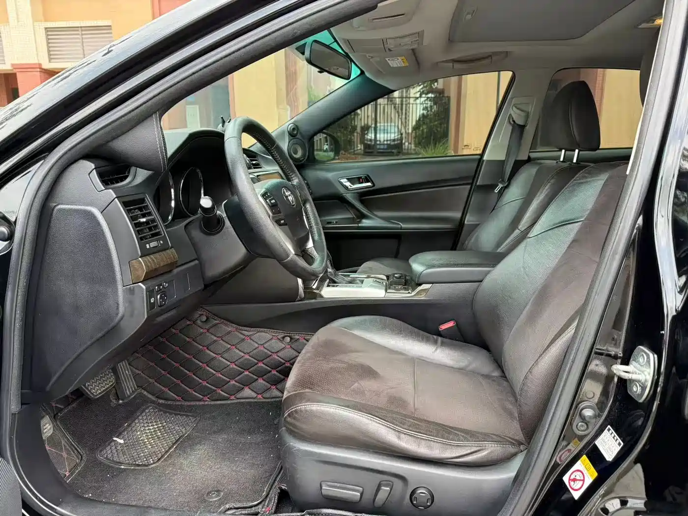 Фото 4 - Toyota Reiz
