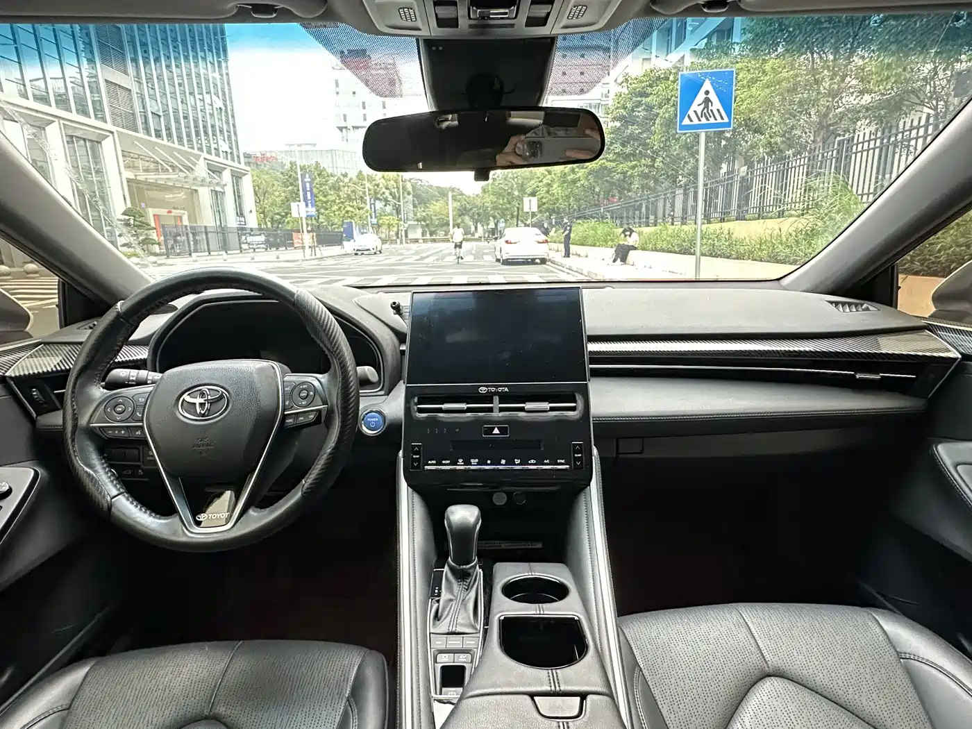 Toyota Avalon 2022 Hybrid 2.5L Luxury Edition фото 10