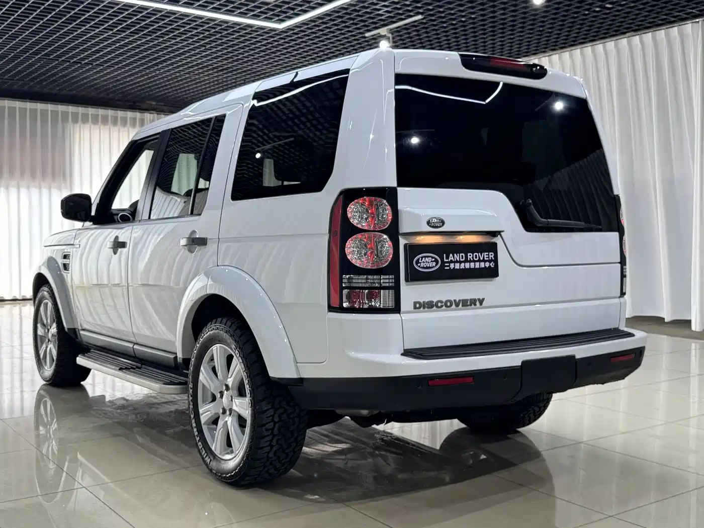 Land Rover Discovery 2015 3.0 SC V6 SE фото 6