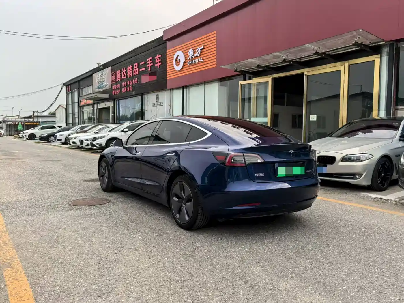 TESLA MODEL 3