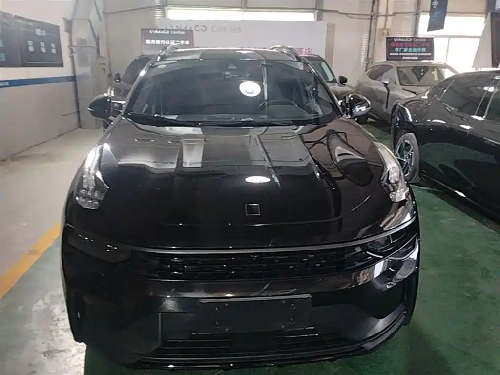 Lynk & Co 01 2021 2.0TD AWD Night Edition фото 3