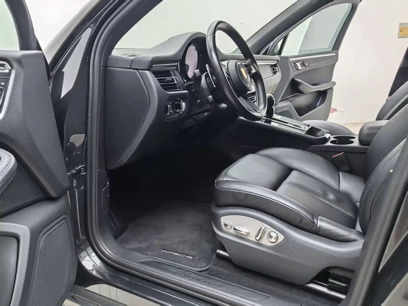 Porsche Macan 2023 Macan 2.0T фото 14