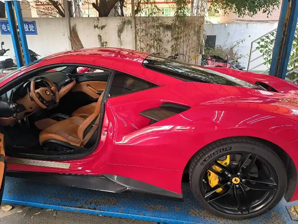 Фото 4 - Ferrari 488