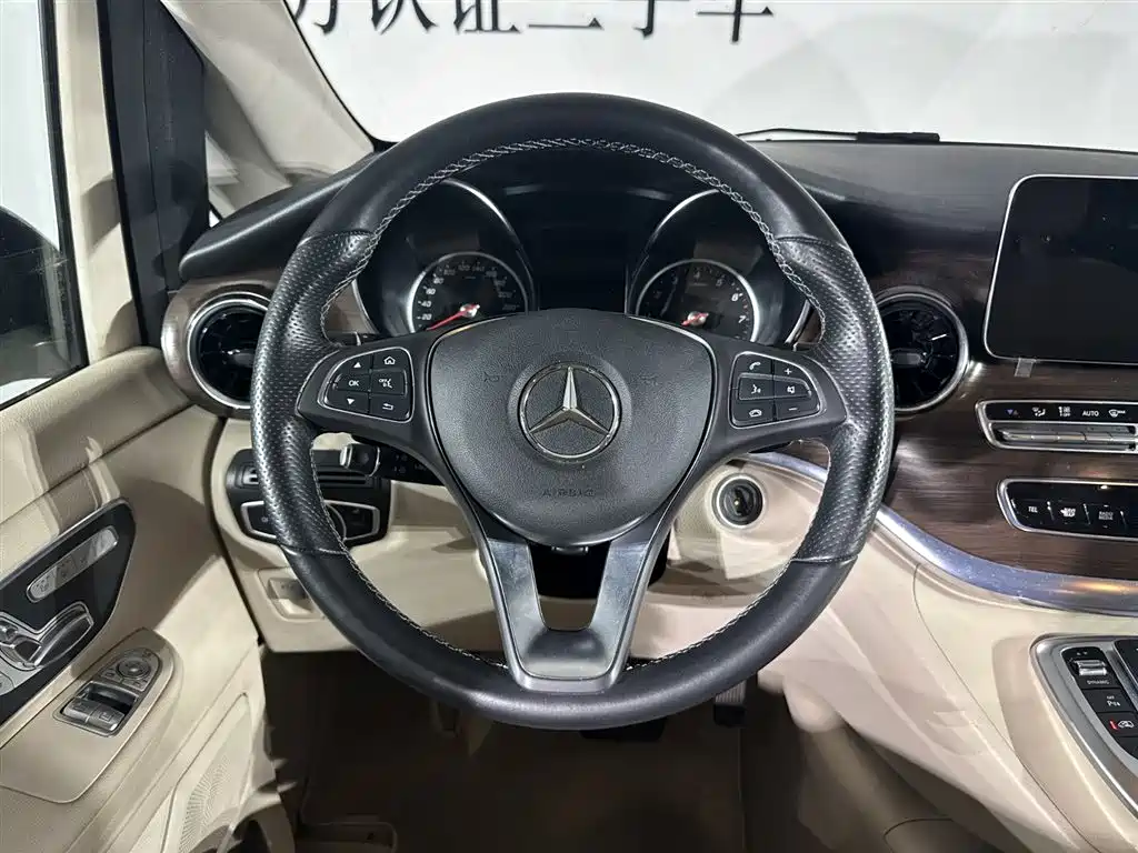 Mercedes-Benz V-Class 2022 V 260 Pilot Edition фото 4