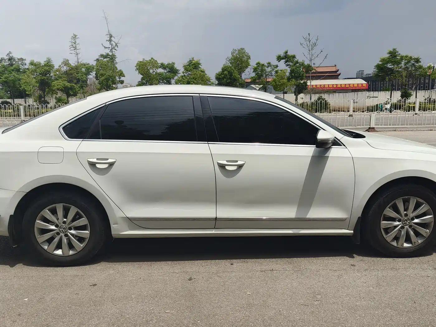 Volkswagen Passat 2015 1.8TSI DSG Honor Edition фото 16