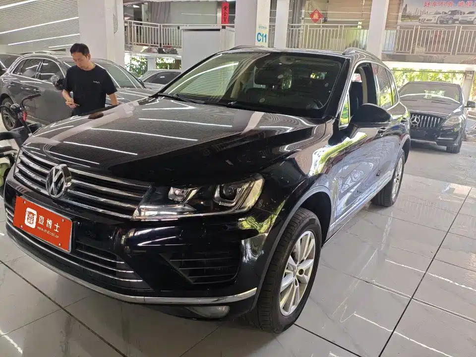 Фото 1 - Volkswagen Touareg