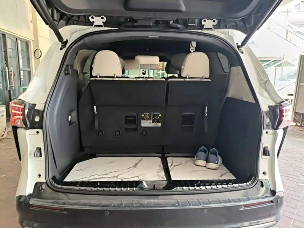 Toyota Sienna 2025 2024 2.5L Hybrid 4WD Premium Edition