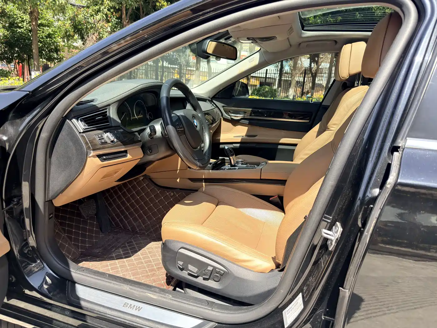 BMW 7 Series 2013 Model 740Li Leading фото 11