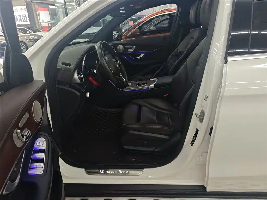 MERCEDES-BENZ GLC