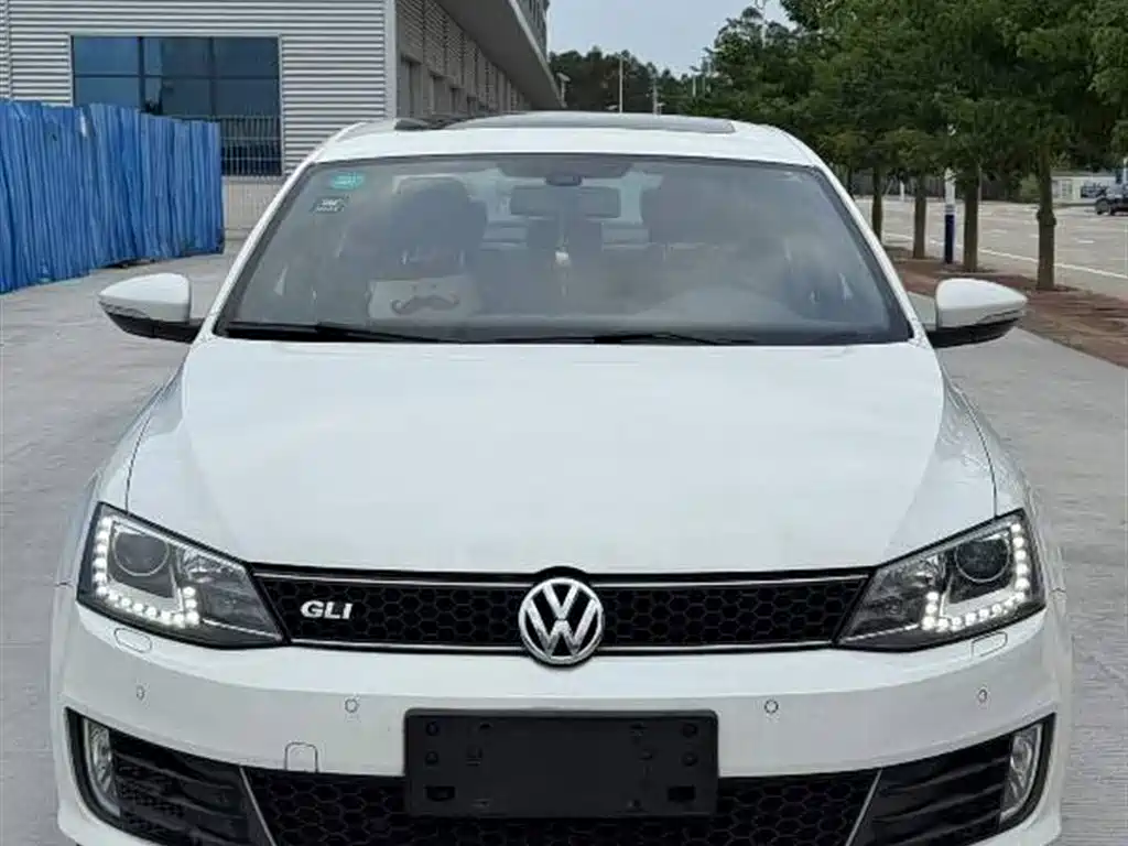 Volkswagen Sagitar 2013 2.0TSI GLI
