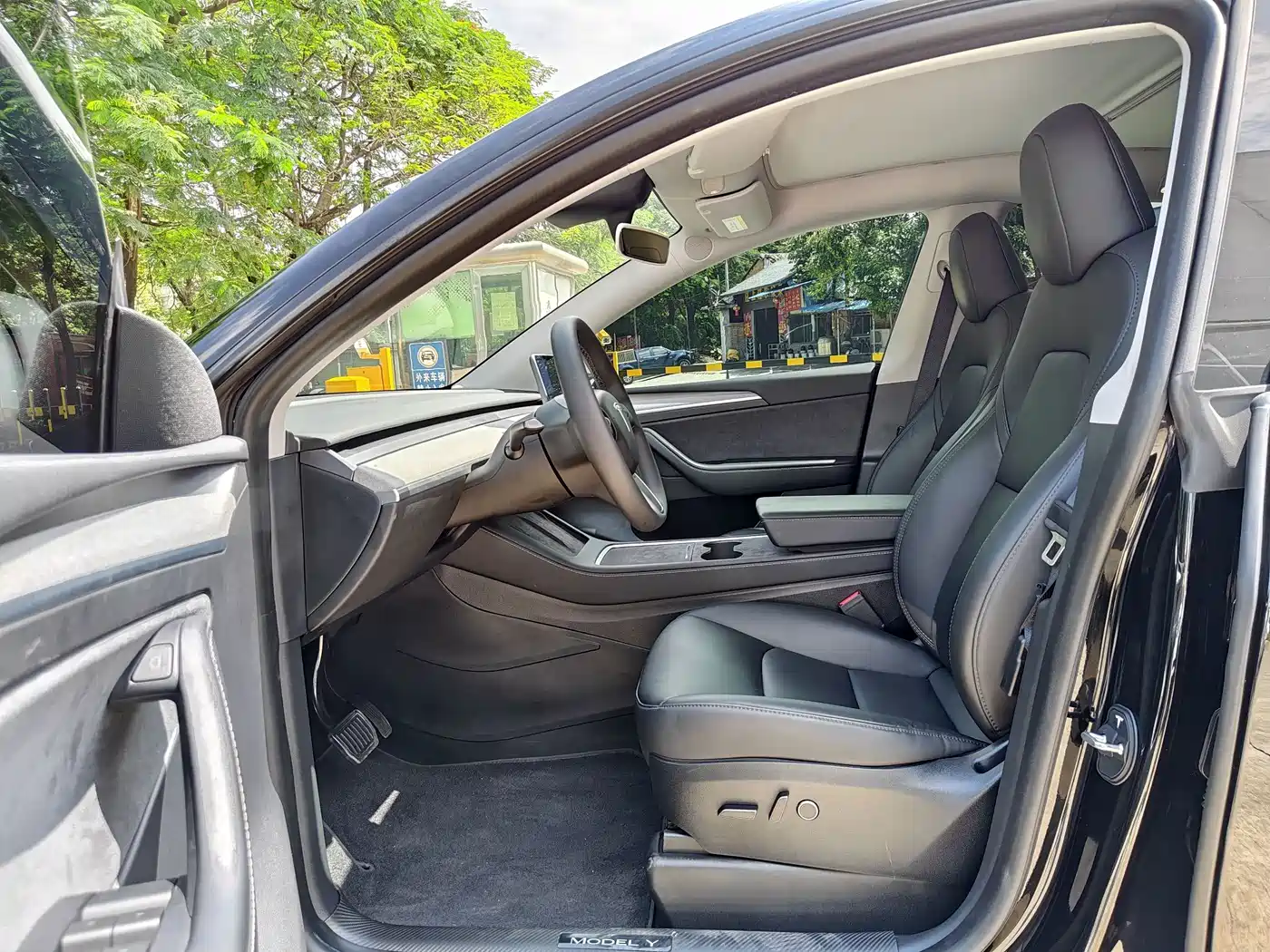 Photo 6 - Tesla Model Y