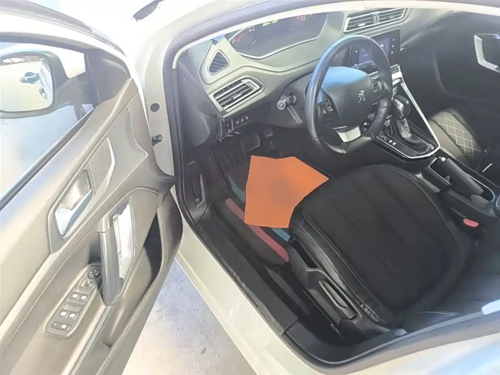 Peugeot 308 2016 1.6L Automatic Luxury фото 16