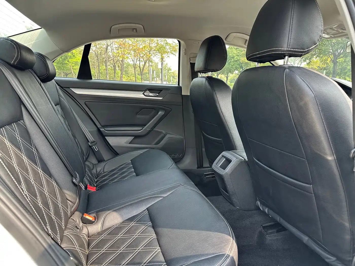 Volkswagen Lamando 2015 230TSI DSG Style фото 11